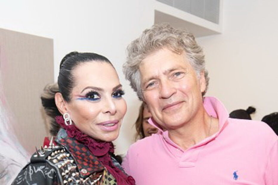 Castelo Branco brilha de minissaia ao lado de Betty