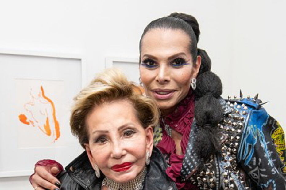 Castelo Branco brilha de minissaia ao lado de Betty