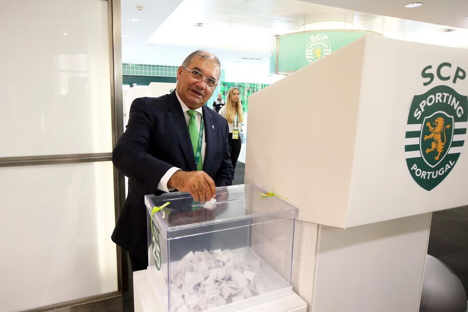 Candidato Tavares Pereira exerce o direito de voto