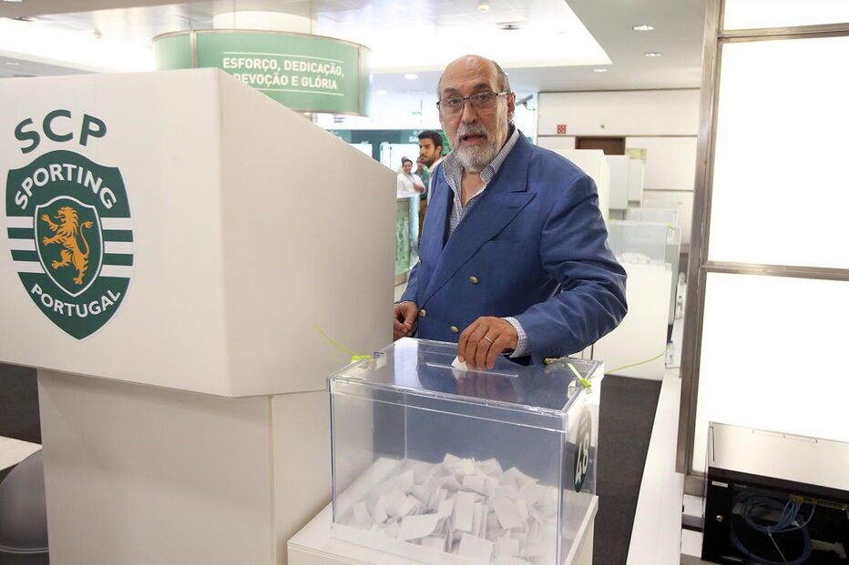 Candidato Dias Ferreira exerce o direito de voto