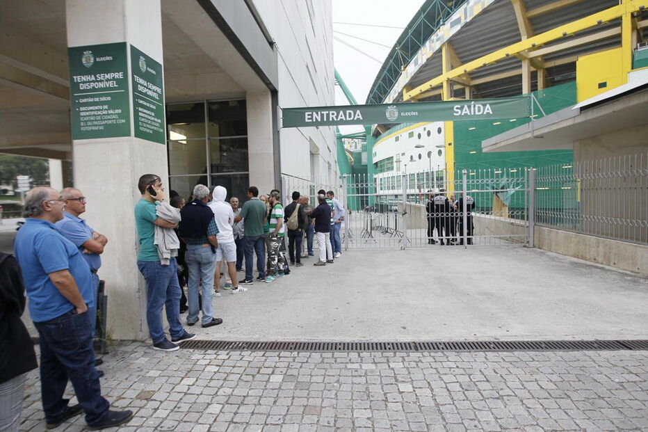Filas para votar nas eleições do Sporting