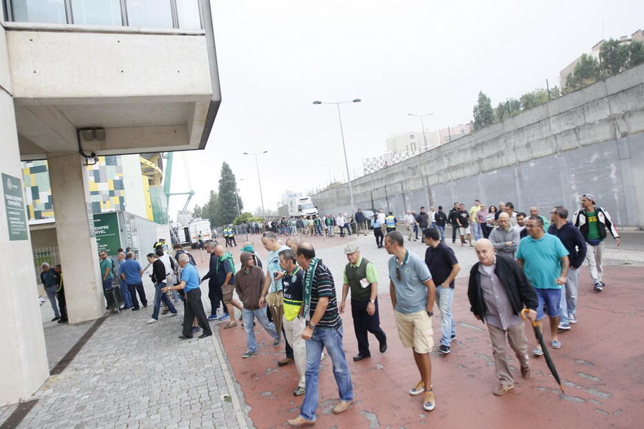 Filas para votar nas eleições do Sporting