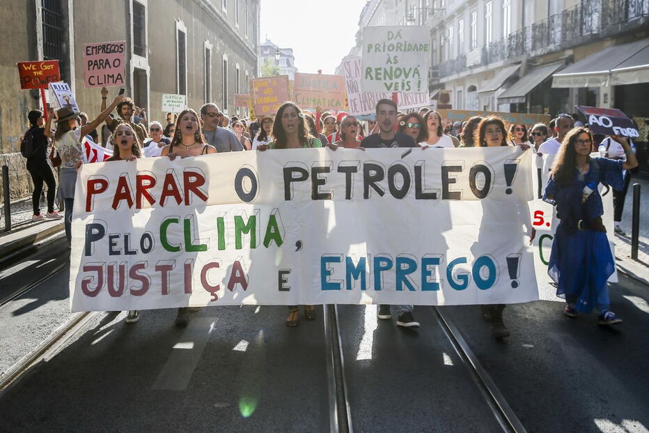 Marcha Mundial pelo Clima levou centenas às ruas de Lisboa