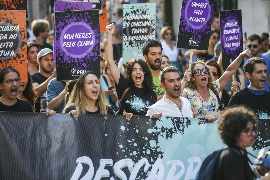 Marcha Mundial pelo Clima levou centenas às ruas de Lisboa