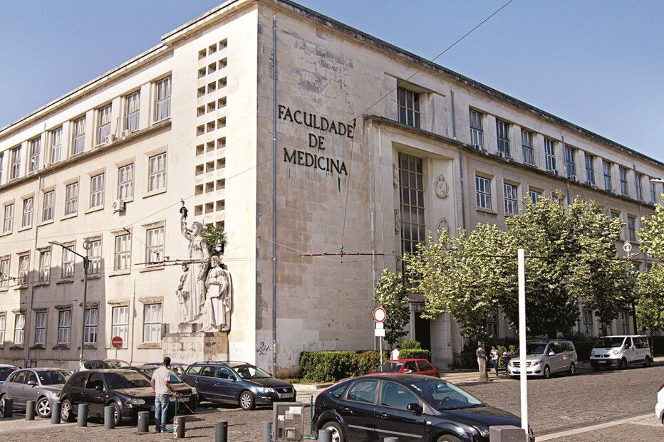 Na Faculdade de Medicina da Universidade de Coimbra entraram 255 alunos - a média do último foi de 177,7 pontos