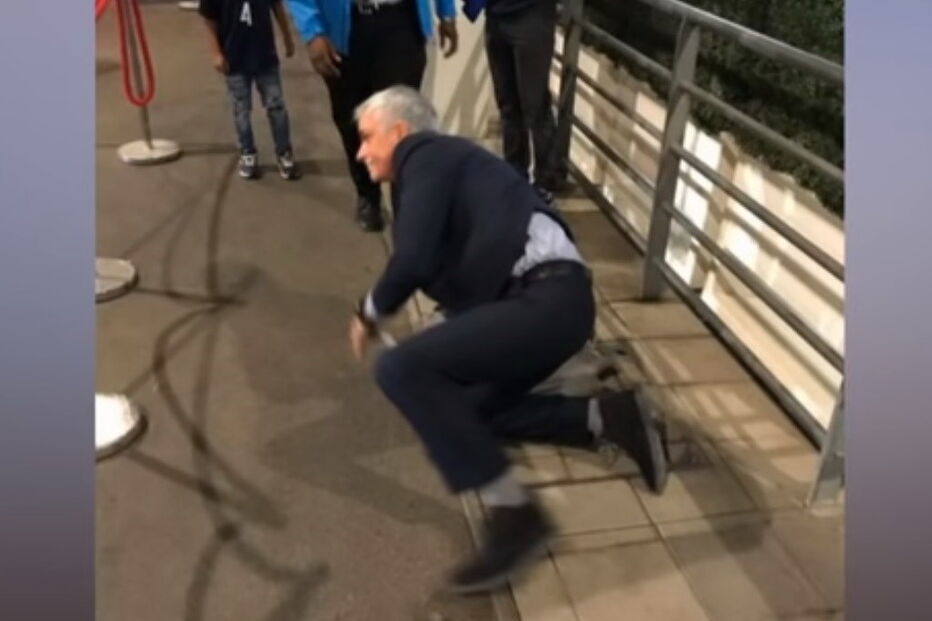 Mourinho cai em Wembley
