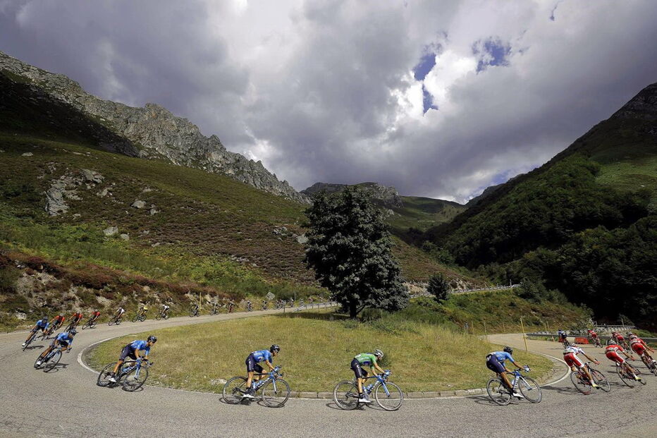 Ciclistas na 15ª etapa na Volta a Espanha de 2018