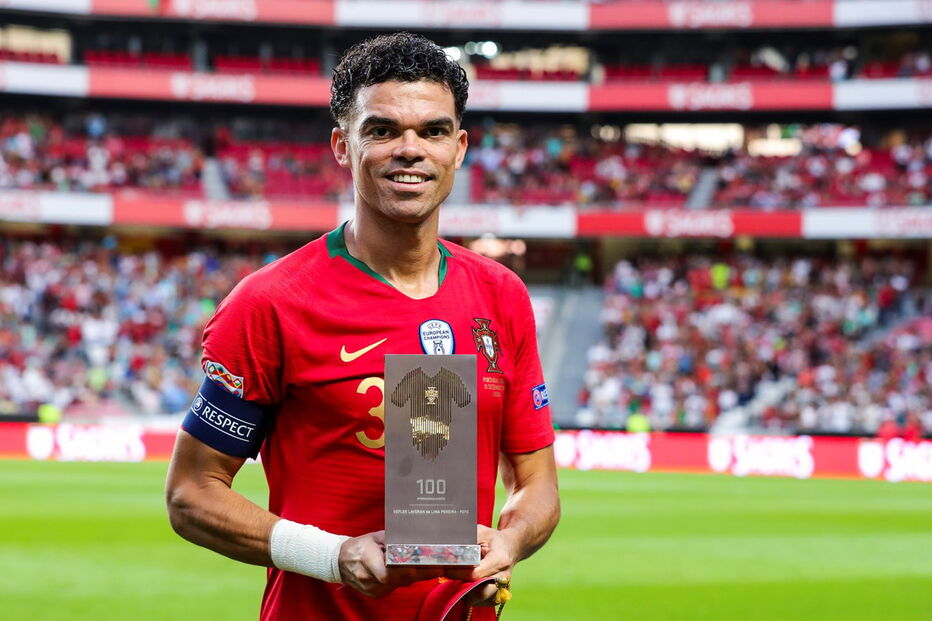 Pepe homenageado no jogo 100 pela seleção nacional