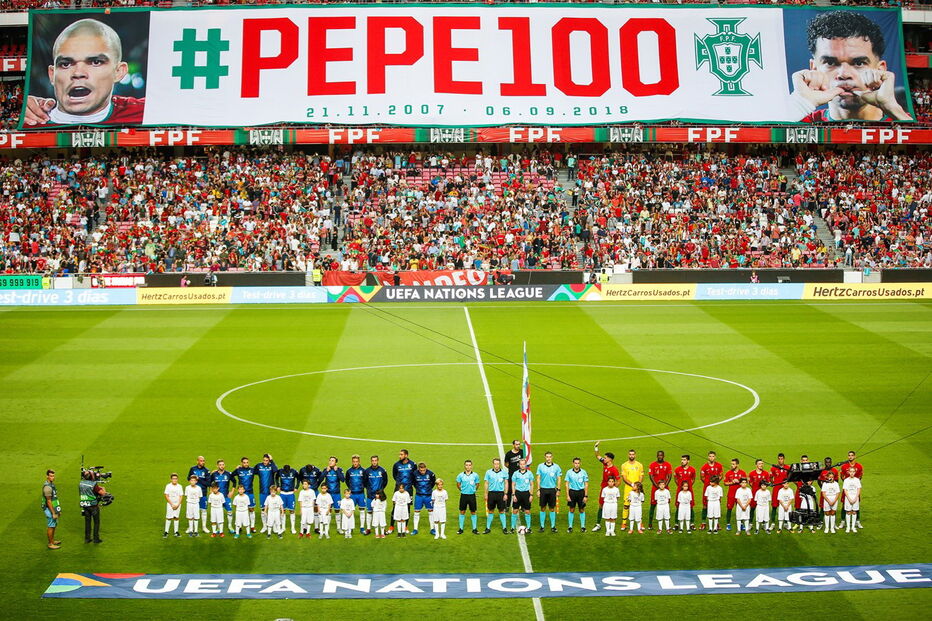 Pepe homenageado no jogo 100 pela seleção nacional