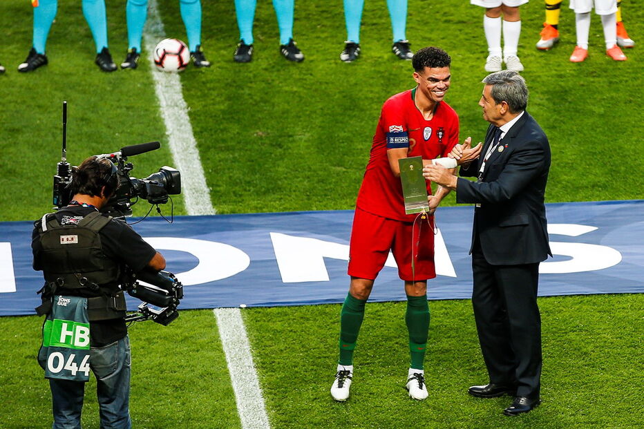 Pepe homenageado no jogo 100 pela seleção nacional