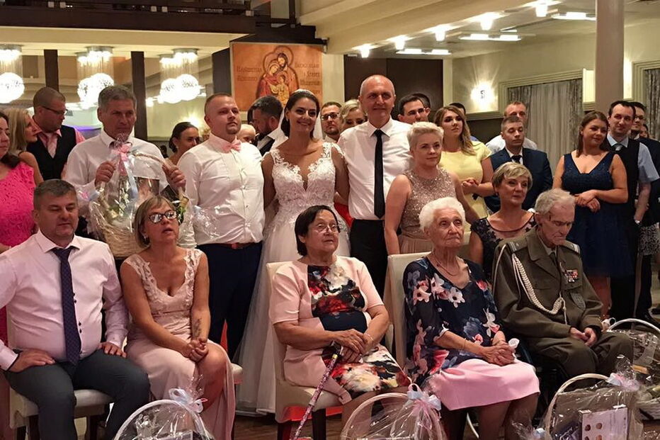 Herói da II Guerra Mundial morre dias depois de levar neta ao altar