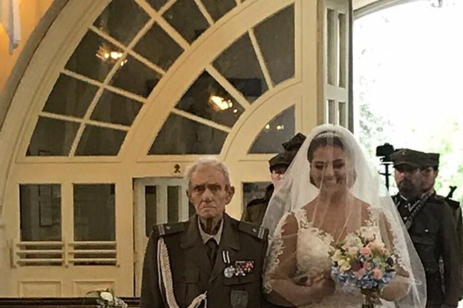 Herói da II Guerra Mundial morre dias depois de levar neta ao altar