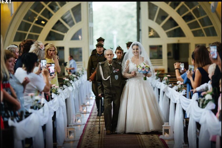 Herói da II Guerra Mundial morre dias depois de levar neta ao altar