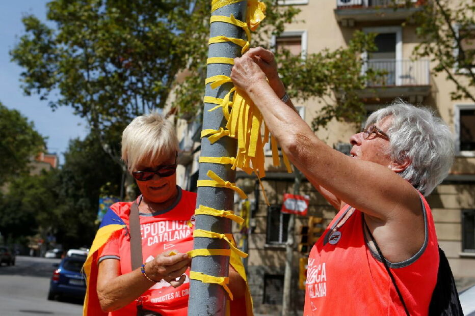 Milhares de pessoas de toda a Catalunha inundaram a Diagonal, em Barcelona, numa marcha marcada pela exigência de liberdade para os separatistas detidos   