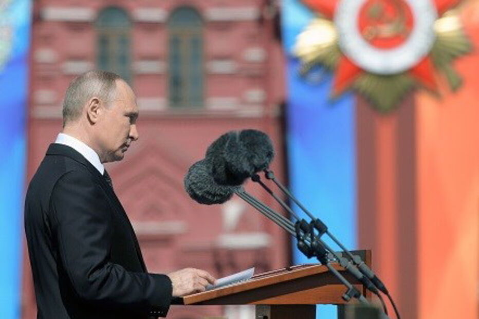 Putin discursa durante parada militar na Praça Vermelha