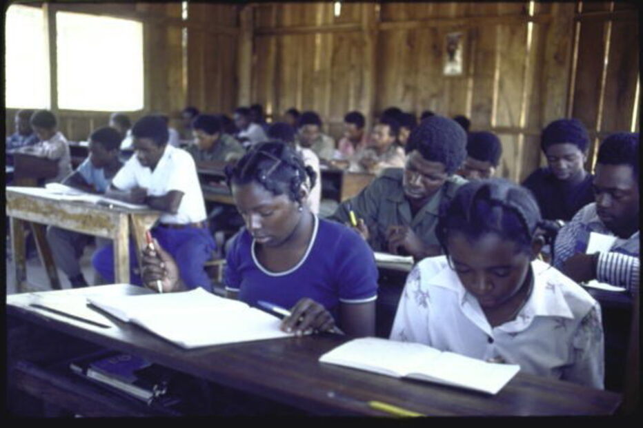 Alunos em Angola