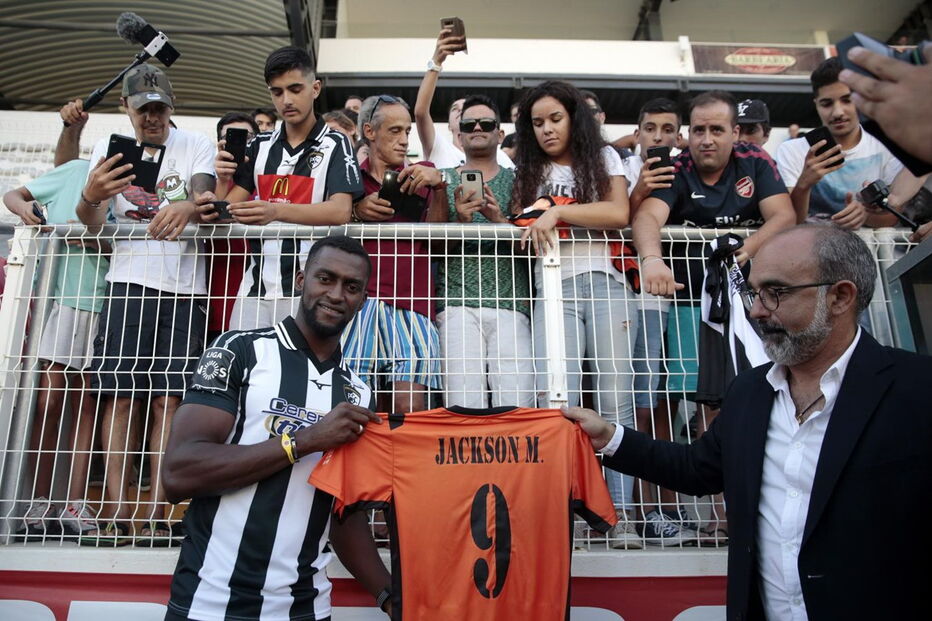 Jackson Martinez oficializado no Portimonense
