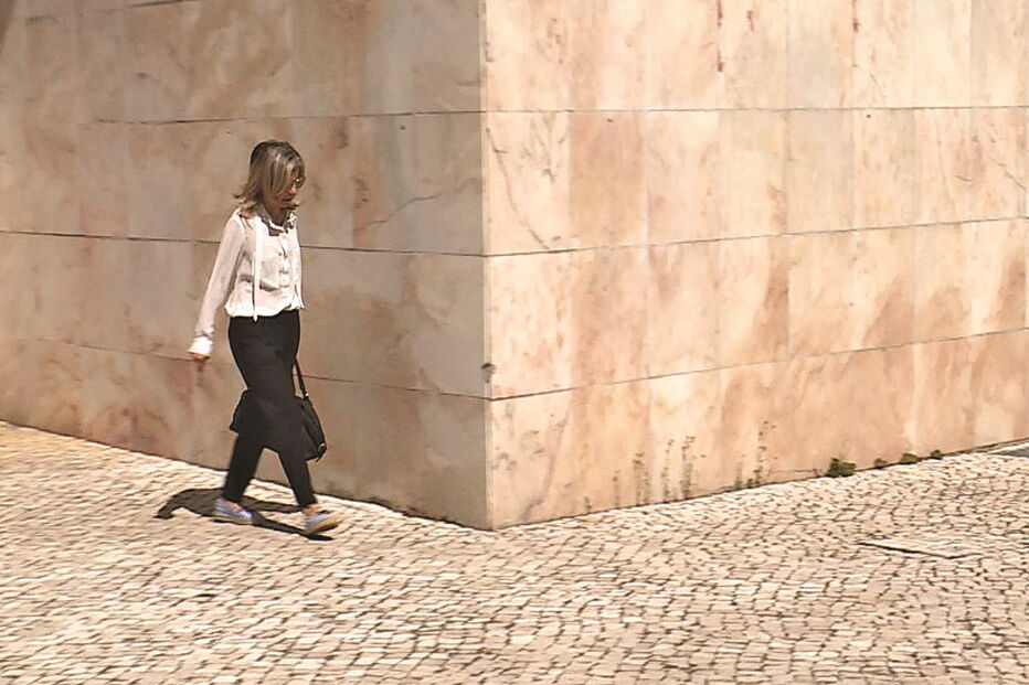 Advogada Ema Magalhães dos Santos, suspensa da Ordem dos Advogados, está a ser julgada por burla  