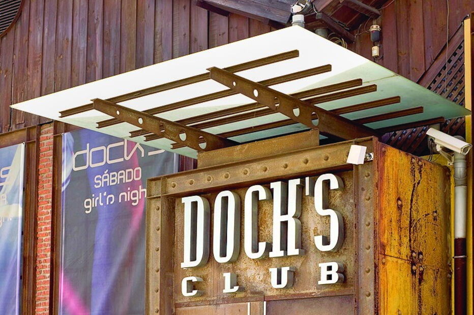 Caso terá acontecido na discoteca Dock’s. Maria diz que estava numa zona reservada do espaço quando o jogador lhe “apalpou brutalmente as mamas”