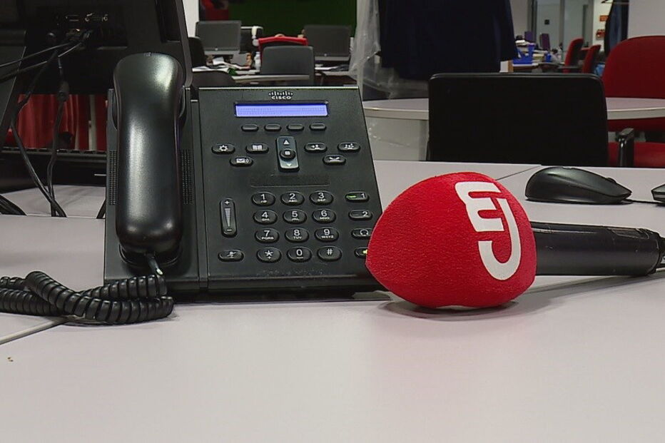 CMTV, Telefone, Professora