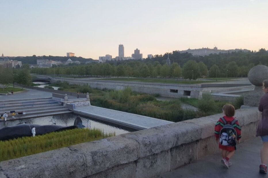 Figura hiper-realista de um cachalote apareceu em Madrid