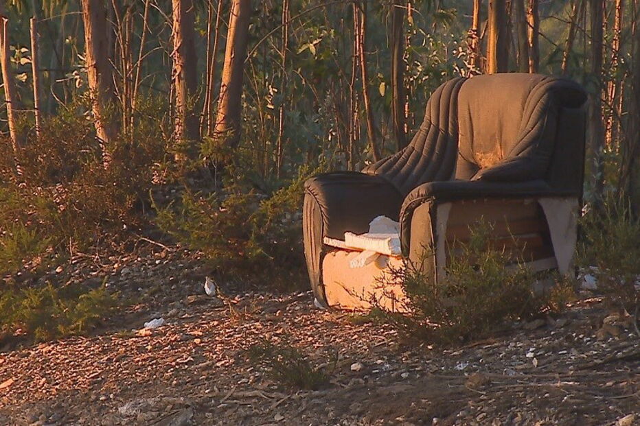 Homem de 72 anos encontrado morto junto a campo de futebol em Santa Maria da Feira