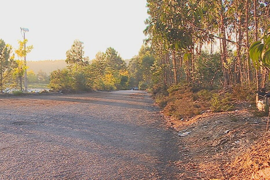 Homem de 72 anos encontrado morto junto a campo de futebol em Santa Maria da Feira