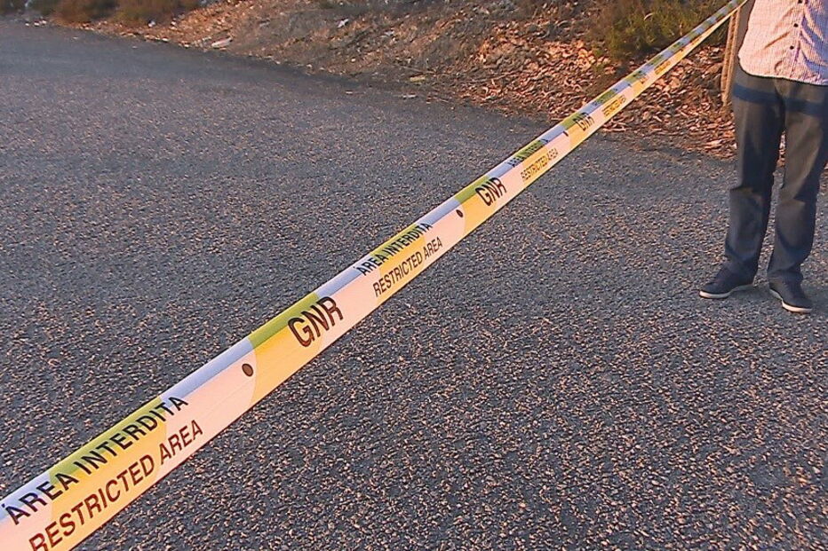 Homem de 72 anos encontrado morto junto a campo de futebol em Santa Maria da Feira