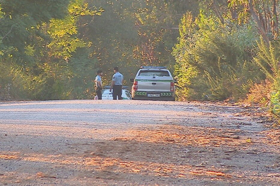 Homem de 72 anos encontrado morto junto a campo de futebol em Santa Maria da Feira