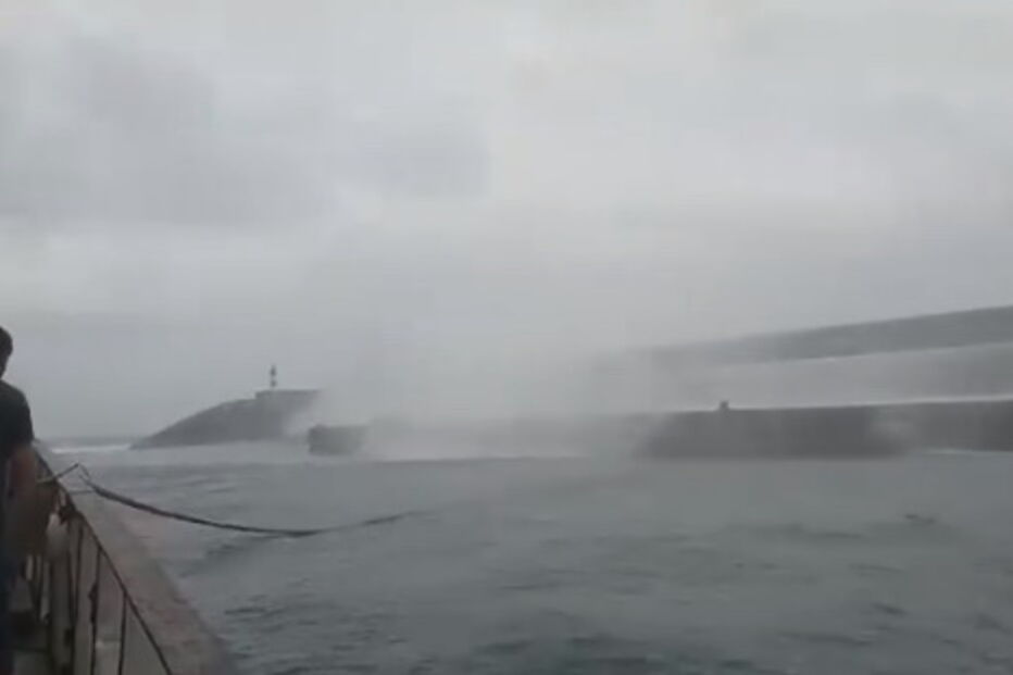 Imagens mostram violência da tempestade Helene nos Açores