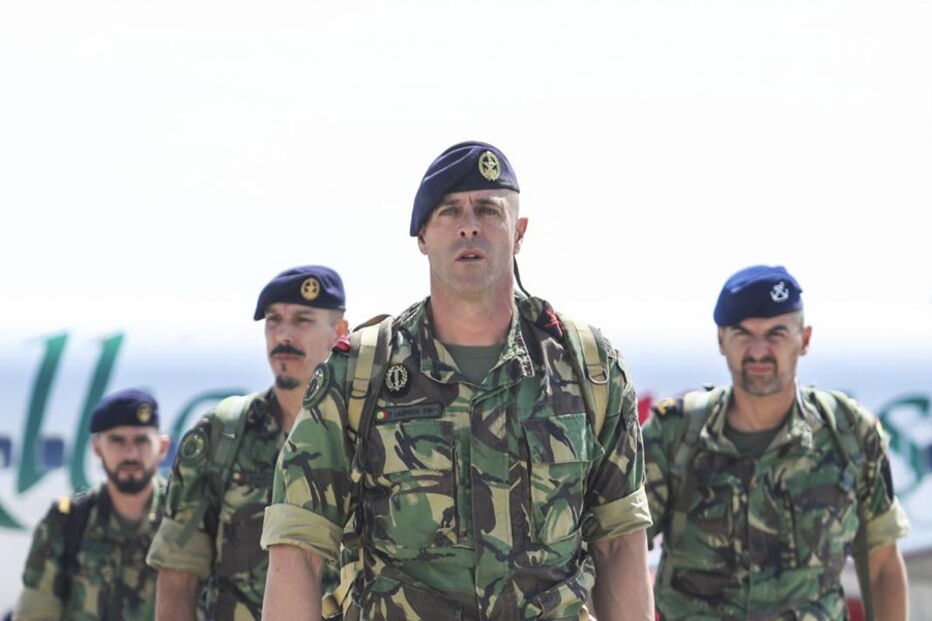 Militares foram recebidos com beijos e abraços dos familiares que os aguardavam no Aeroporto de Figo Maduro 