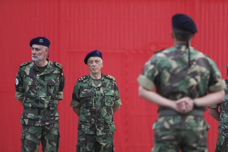 Militares foram recebidos com beijos e abraços dos familiares que os aguardavam no Aeroporto de Figo Maduro 