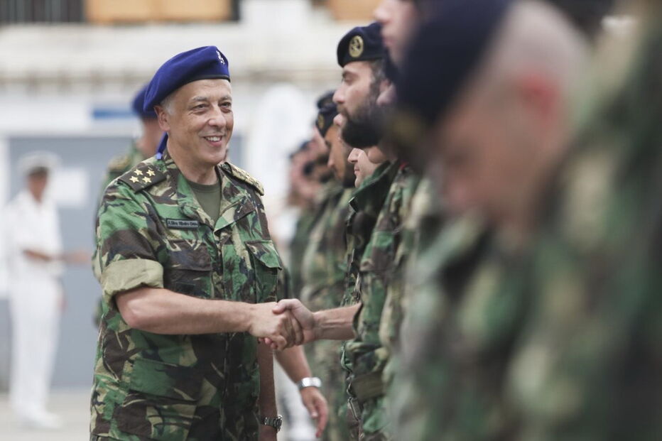 Militares foram recebidos com beijos e abraços dos familiares que os aguardavam no Aeroporto de Figo Maduro 