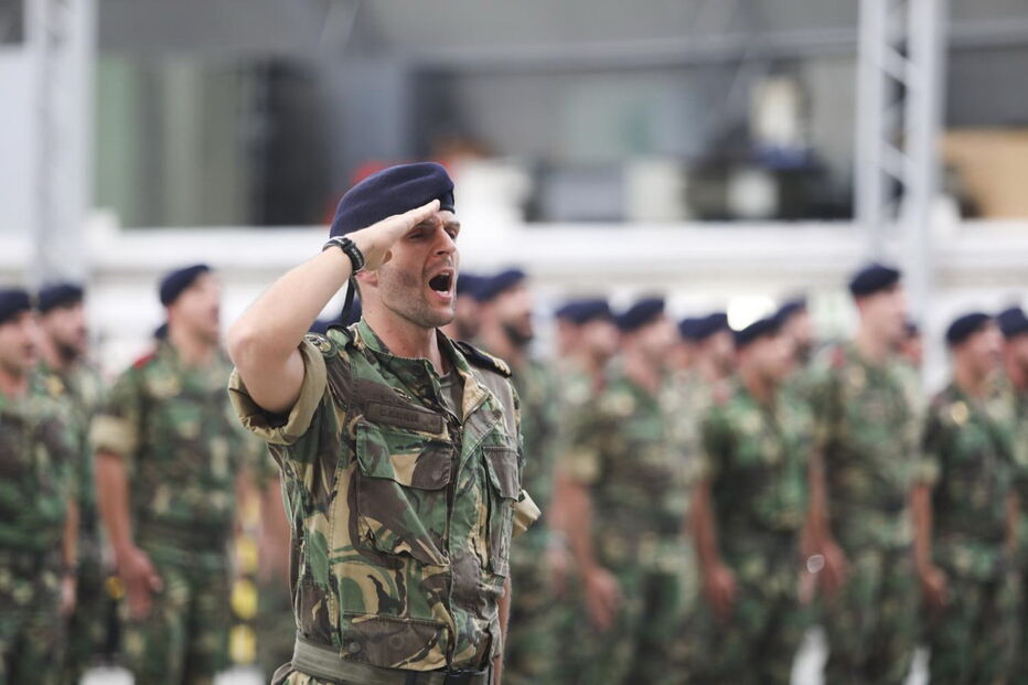 Militares foram recebidos com beijos e abraços dos familiares que os aguardavam no Aeroporto de Figo Maduro 