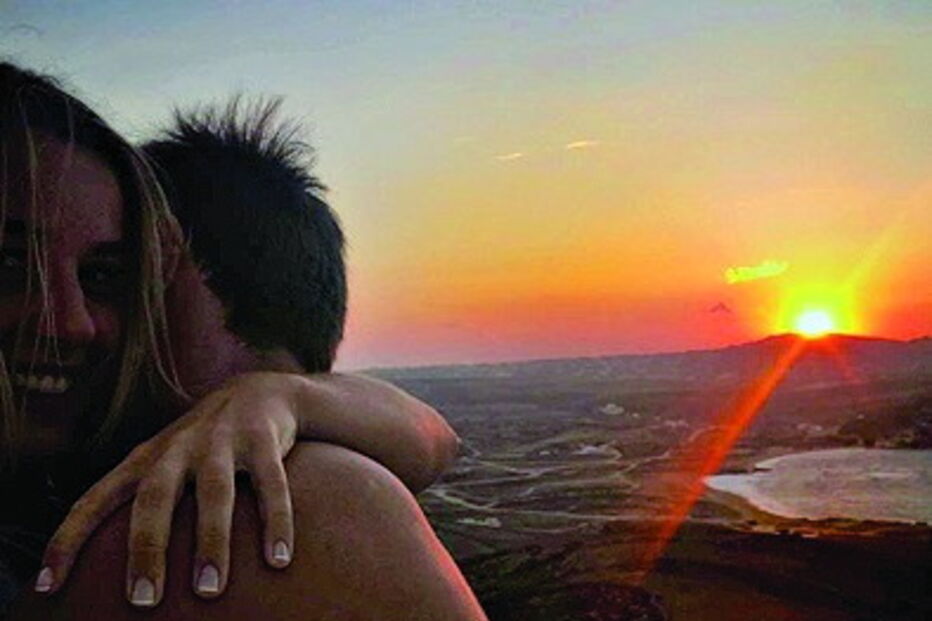 Casal chegou a divulgar imagens apaixonadas do descanso em Mykonos 