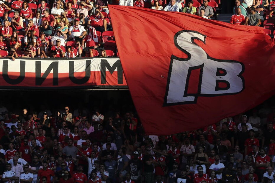 Diabos Vermelhos mostram frase durante jogo da Taça da Liga