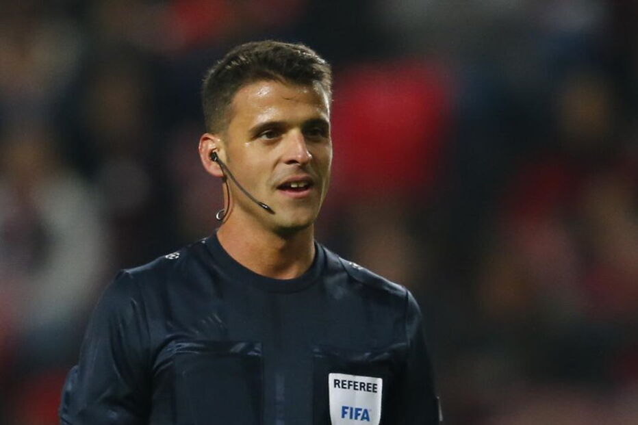 Árbitro espanhol Jesús Gil Manzano 