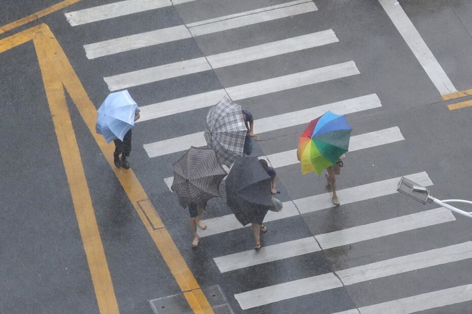 Pessoas enfrentam tufão Mangkhut na China