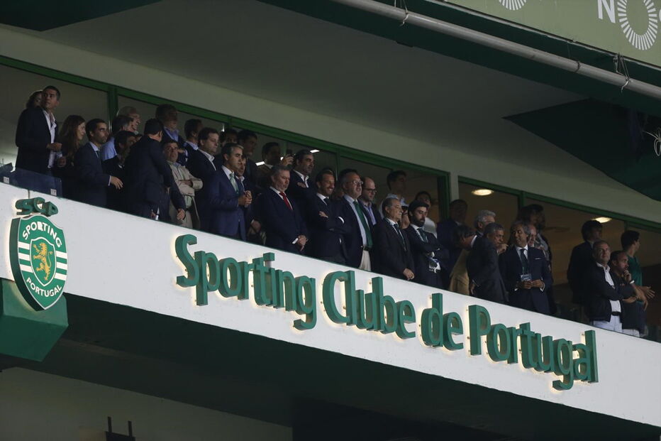 Ex-candidatos ao lado de Varandas no primeiro jogo como presidente do Sporting