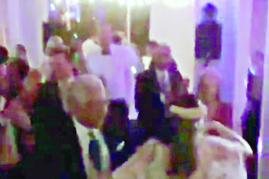 António Costa dançou com a noiva perante a euforia dos convidados. Momento foi filmado e partilhado nas redes sociais 