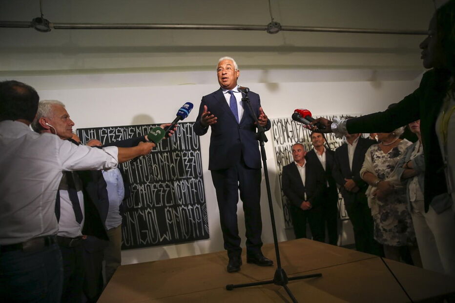 António Costa num encontro com portugueses em Luanda