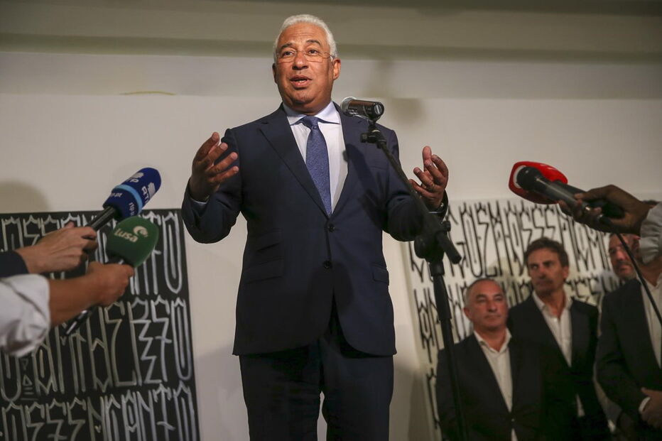 António Costa num encontro com portugueses em Luanda, Angola