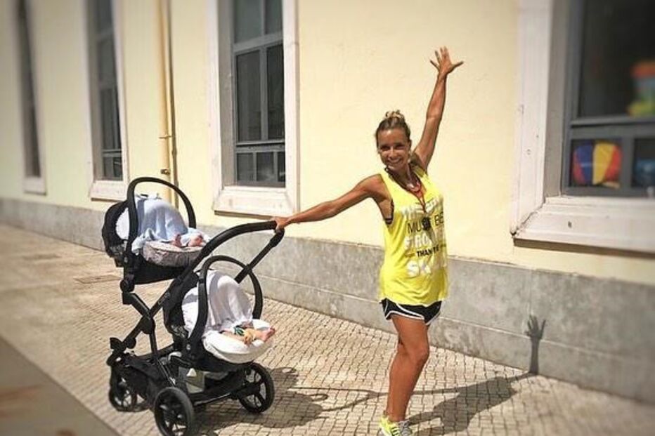 Luciana Abreu mostra fotos a passear com as filhas gémeas
