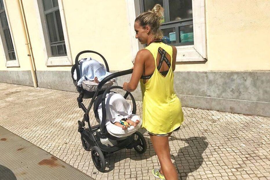 Luciana Abreu mostra fotos a passear com as filhas gémeas