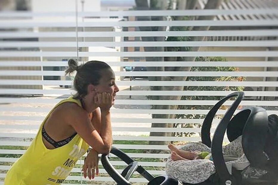 Luciana Abreu passeia com a filhas gémeas