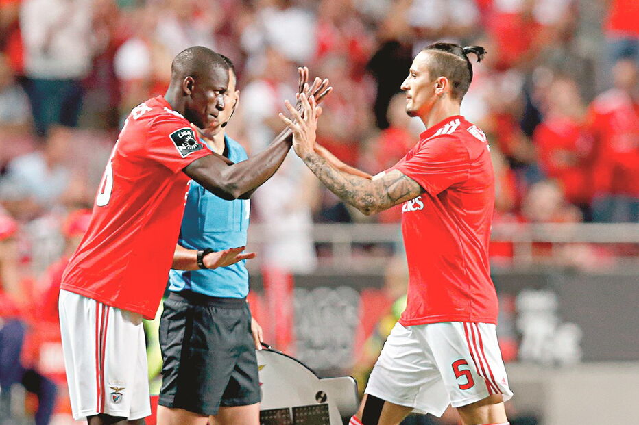 Fejsa e Alfa Semedo num jogo do Benfica