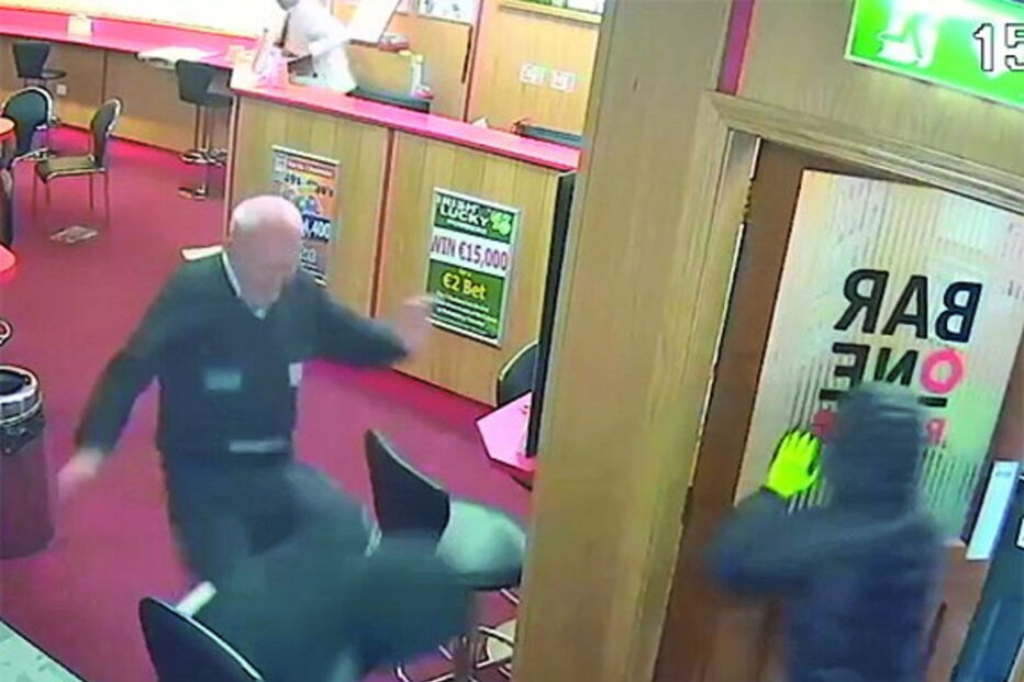 Avozinho ‘ninja’ impede assalto na Irlanda