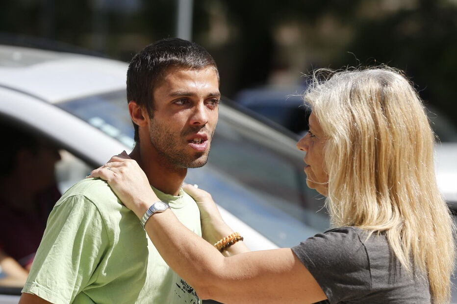 Alta tensão à porta de tribunal. Padrasto de bebé torturado sai em liberdade