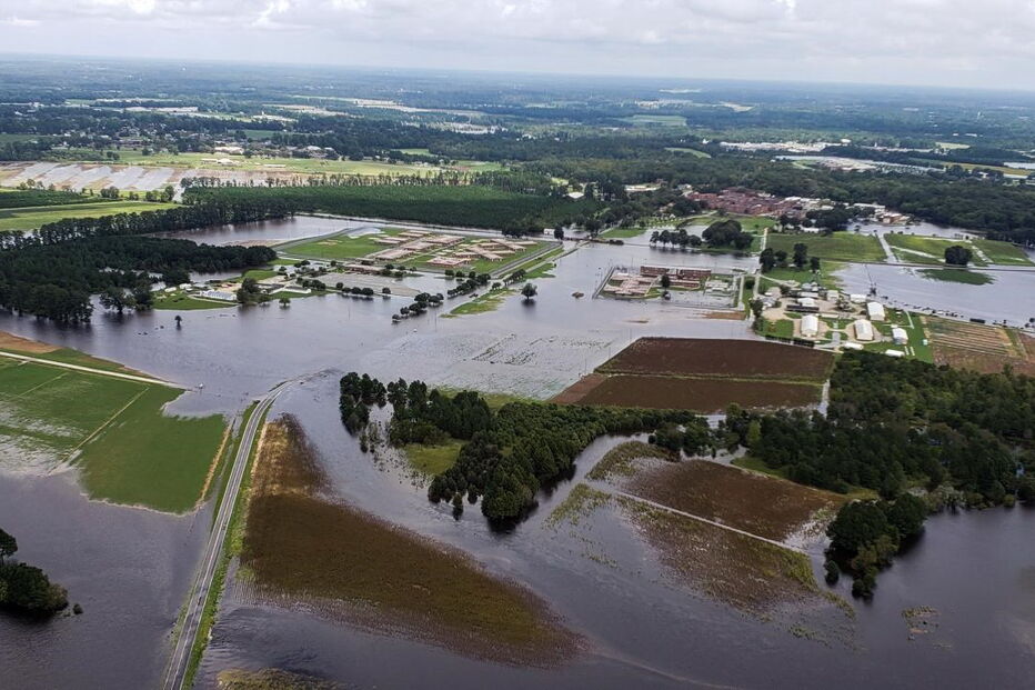 Furacão Florence deixou milhares de casas inundadas e estradas cortadas nos Estados Unidos