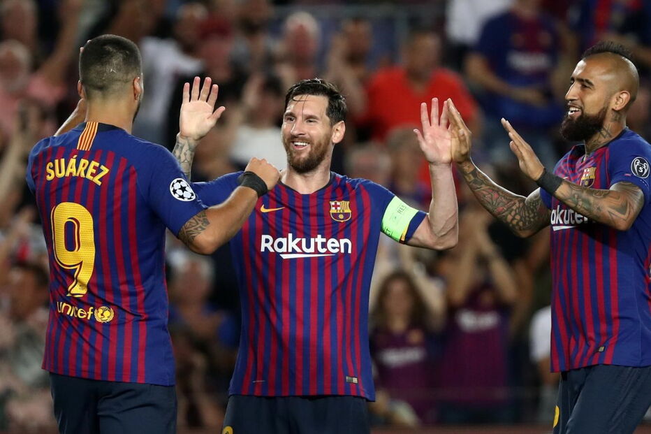 Messi marcou três golos ao PSV Eindhoven para a Champions